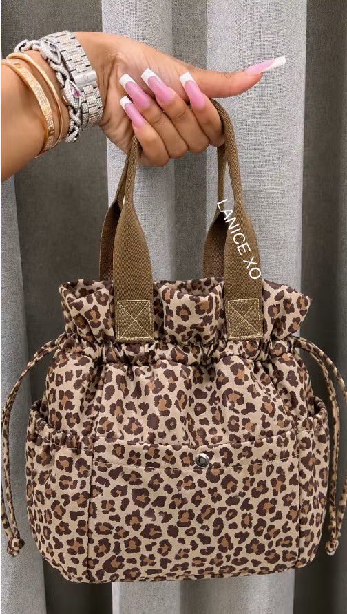 thatgirlmulaa's tweet photo. The cutest lunch bags ever 😍 https://t.co/huz7DhoO9h