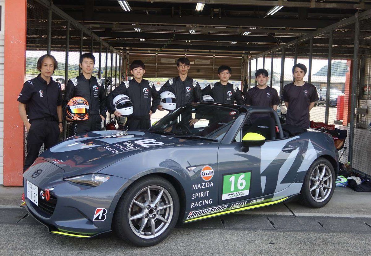 tatsukt15's tweet photo. また、明日は #バーチャルからリアルへの道 の4期生の初レースなので、こちらも応援お願いします📣
3年前、1期生として緊張しながらレースしたのが懐かしいです😊
完走を祈ってます！！！

#マツダ
#MAZDA_SPIRIT_RACING
#マツ耐 https://t.co/rkBwrUfAEV