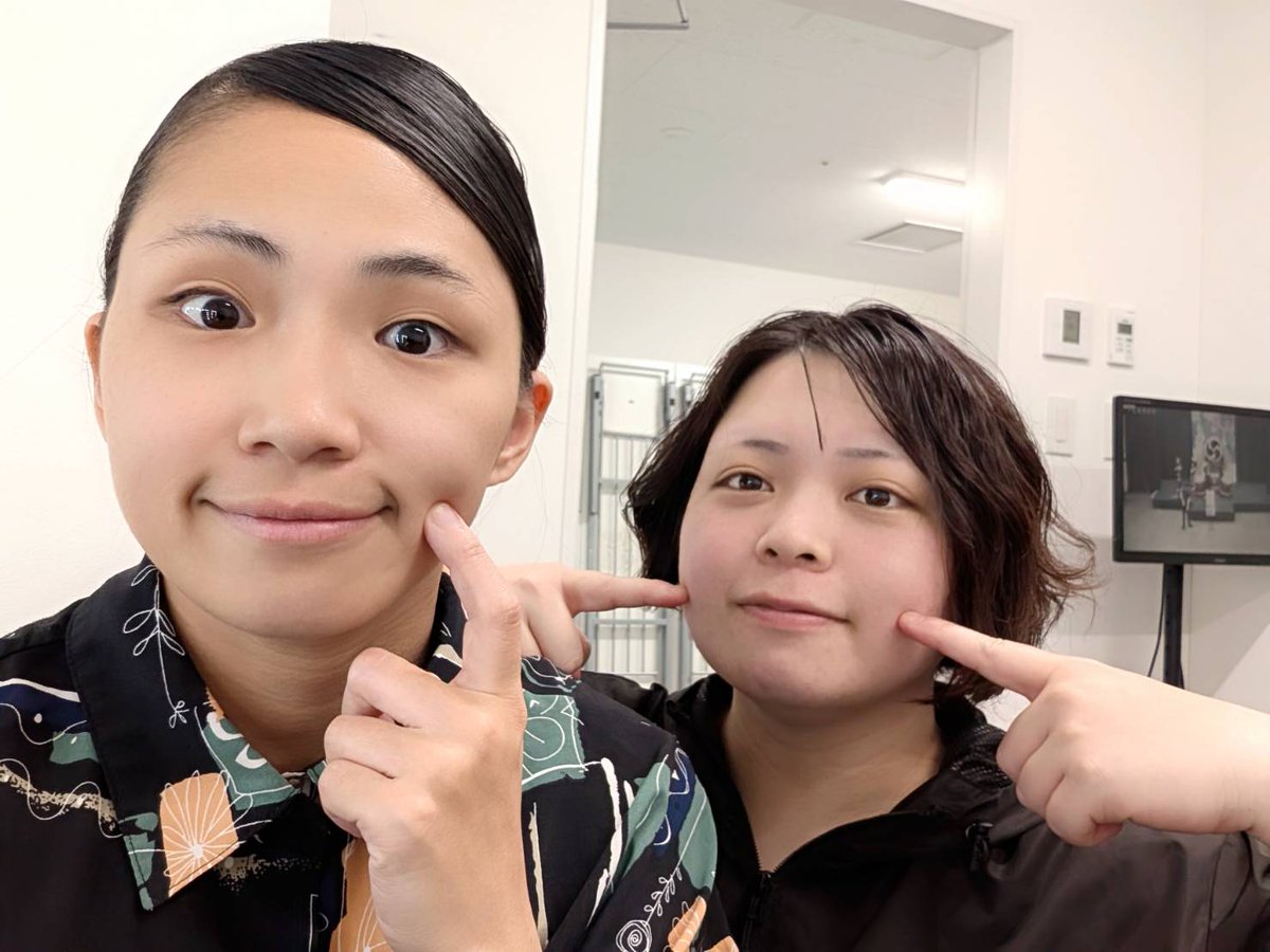 panda0807anri's tweet photo. 6/23ヒューリックホール京都
姉妹で出演させていただきます🙇

23日は、15:30/18:00/20:00
（上演時間45分）
の3回公演になります！

ビフォーアフター😂
メイクバッチリで頑張ります✨️

日本在住者割引価格→3500円です！
https://t.co/T5FHE3Cluq https://t.co/BrO0bmhecB