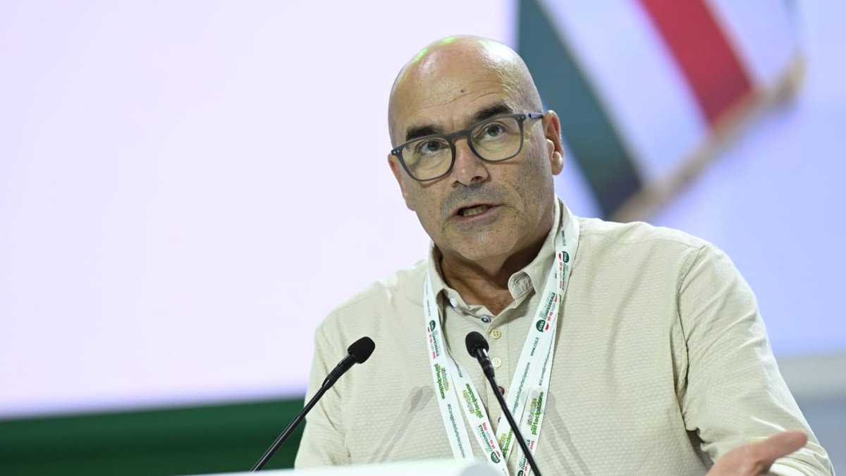 Cisl_ER's tweet photo. #lafinestrasuifatti Piattaforma di #CGILCISLUIL su contratti e rappresentanza, @filippopieri a @FlywebRadio : 🗣️"I complessi problemi del #lavoro sono una specifica pertinenza delle parti sociali e non della politica". @Ansa_ER @direpuntoit 
🎧https://t.co/j1swzfvudz https://t.co/QvGqvURgLk