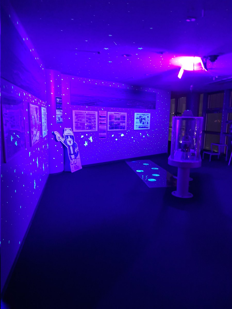 chiba_porttower's tweet photo. 本日より、４階七夕🌌イベント
天の川🌌です

夜の千葉ポートタワーもお楽しみ下さい🌟 https://t.co/Fz3UjVmBLj