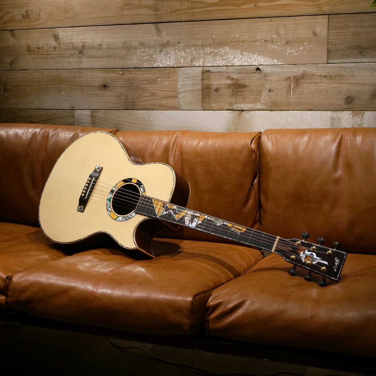 大阪店】 Fonzo Guitar：V40 PICASSO “Picasso”をテーマに、ヘッドから
