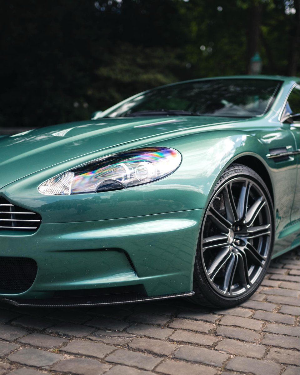 ApexDistrictX's tweet photo. Aston Martin DBS https://t.co/gjG3EqEYFD
