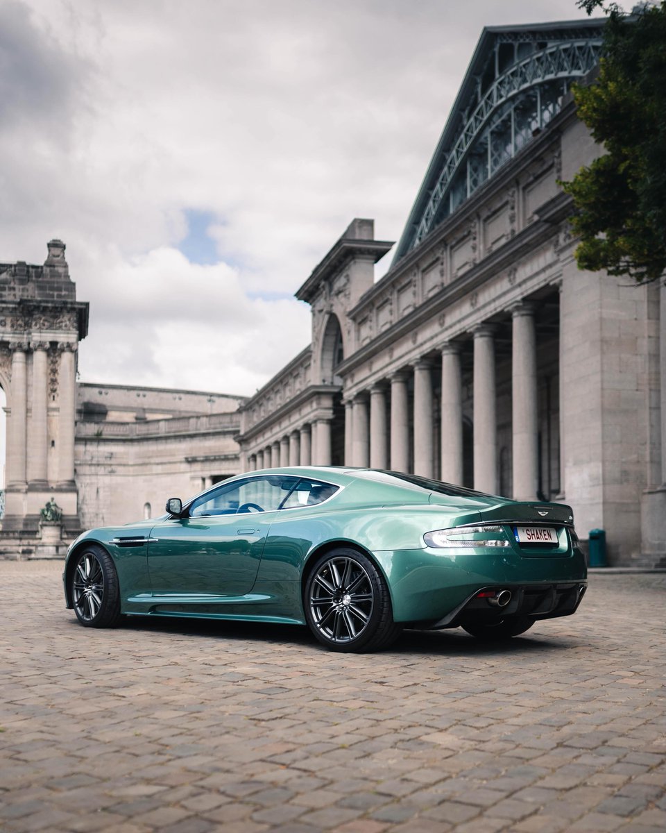 ApexDistrictX's tweet photo. Aston Martin DBS https://t.co/gjG3EqEYFD