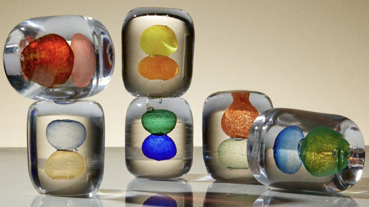dwhilldesign's tweet photo. #designoftheday Created by Phoebe Stubbs in her Gather Studio, these handblown glass paperweights are truly exceptional. Their modern simplicity, organic forms & striking color combinations transform everyday desk objects into works of art. Each piece celebrates the beauty of handblown glass, where subtle variations & rich transparency thrive. https://t.co/VhrpTm4rv0