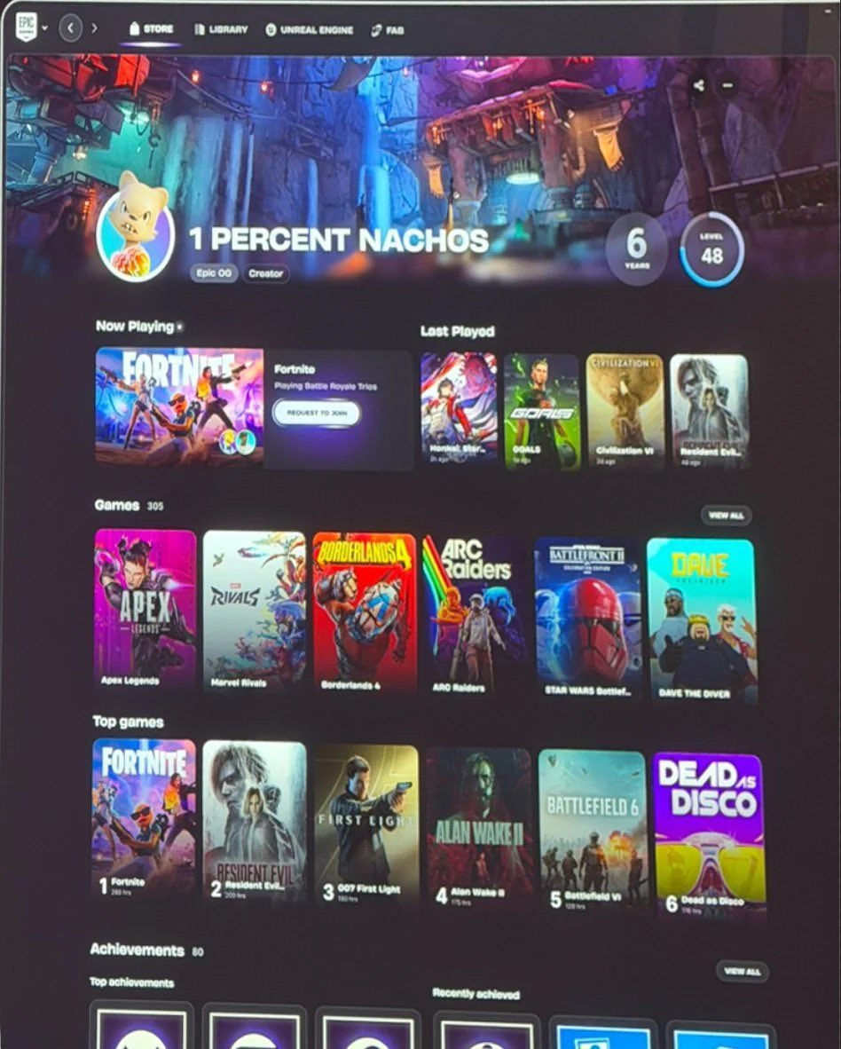 PixelNoticia's tweet photo. 🚨Epic Games Store podria cambiar para siempre en 2026. 

🔹Despues de años de criticas al launcher…

✅Launcher completamente reconstruido. 
✅Regalar juegos entre regiones. 
✅Reseñas escritas. 
✅Perfiles y avatares. 
✅Soporte universal para mandos. 
✅Notas de parche dentro de la tienda. 
✅Biblioteca y navegacion mejoradas. 

🔹Epic quiere dejar de ser solo un launcher y competir mucho mas de cerca con Steam. 

💬 ¿Creeis que llegan tarde o aun pueden remontar?

#EpicGames #Steam #GamingNews