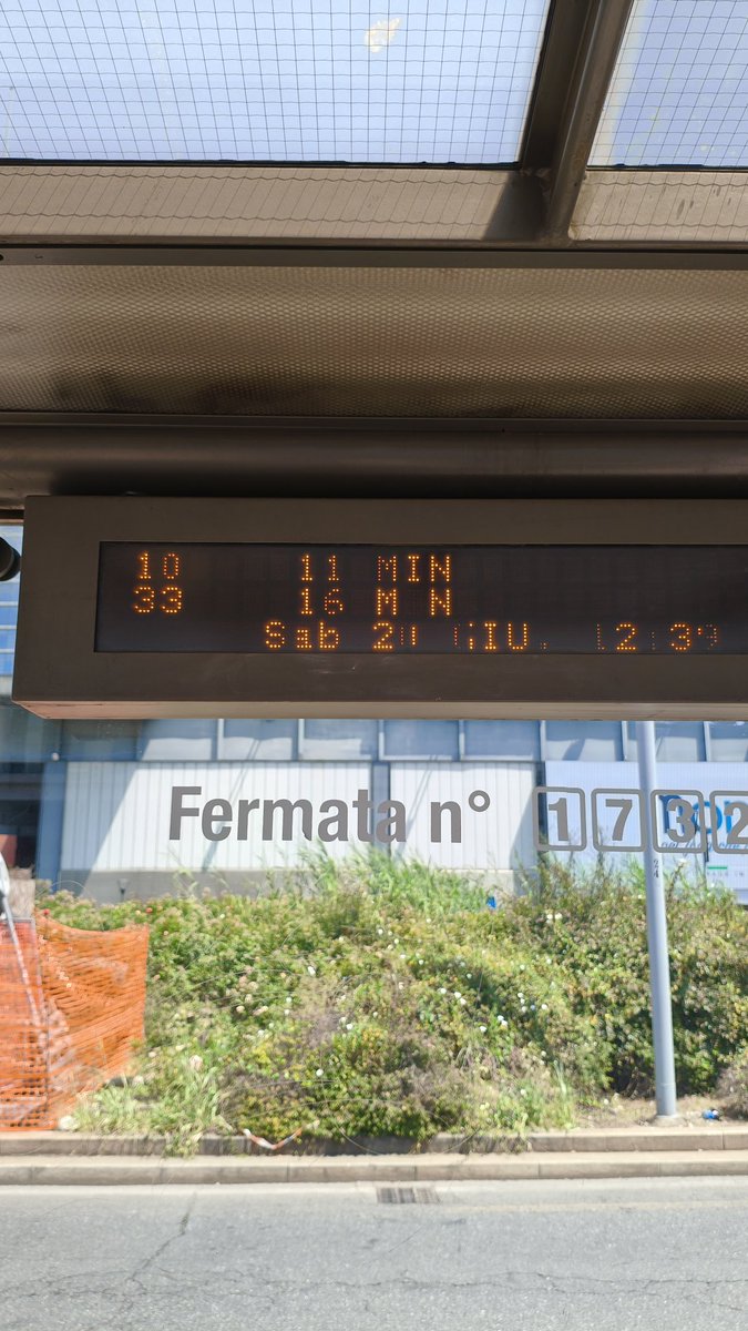 atos_am's tweet photo. @atm_informa dopo aver aspettato 14 minuti il #tram33, mi accorgo che il tempo di attesa viene indicato di nuovo #inricalcolo: altri 17 minuti di attesa! mentre nel frattempo sono passate 2 vetture del #tram10.
Fermata 17326, stazione #Garibaldi, direzione #Lagosta.
Scandaloso! https://t.co/cN0IwNde36