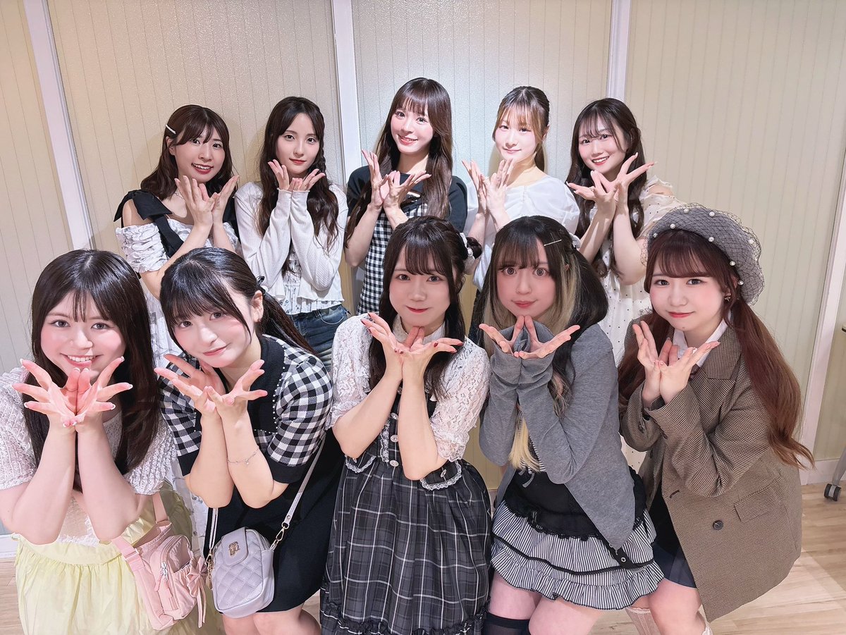 Floomies_info's tweet photo. \ 📷チェキ会ありがとうございました✨️ /

今日は足元の悪い中、たくさんのご来場ありがとうございました🥹💞

私服やコスプレ姿、楽しんでいただけましたか？💭
皆さんとゆっくりお話しできて、とっても楽しい時間でした𓂃𓈒𓏸︎︎︎︎ 

𝐧𝐞𝐱𝐭…🧸
明日は浅草で対バンがあります🍧⋆.𐙚 ̊
ぜひ会いに来てください.ᐟ.ᐟ

#Floomies