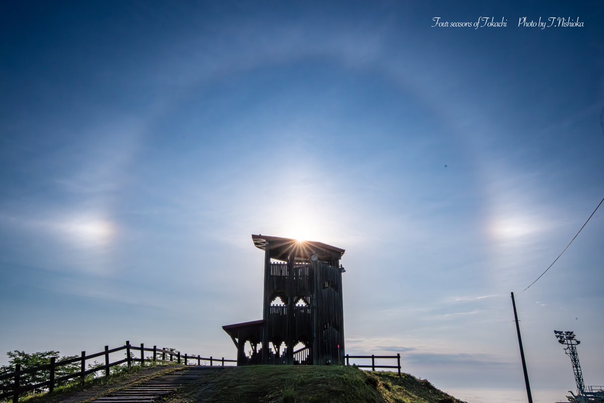 tokachiphoto's tweet photo. 雲海の上の幻日環
ここは幻の世界なのかと思いました👼

北海道芽室町  

#北海道 #十勝 #芽室町 #幻日 #雲海 #幻日環 https://t.co/vOlRpdRqN1