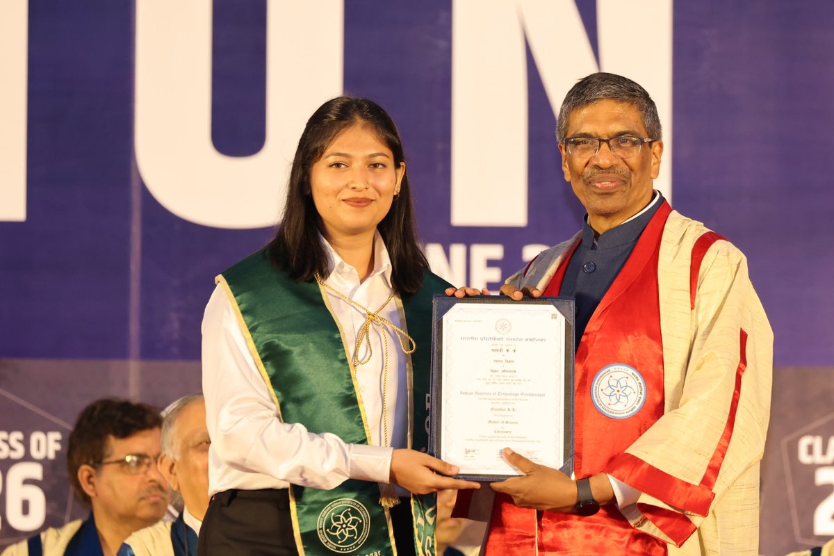 iitgn's tweet photo. 𝐂𝐮𝐫𝐢𝐨𝐬𝐢𝐭𝐲 𝐥𝐞𝐝 𝐭𝐡𝐞 𝐰𝐚𝐲, 𝐚𝐧𝐝 𝐝𝐢𝐬𝐜𝐨𝐯𝐞𝐫𝐲 𝐟𝐨𝐥𝐥𝐨𝐰𝐞𝐝.

From exploring fundamental questions to advancing knowledge across disciplines, our 𝐌𝐒𝐜 𝐠𝐫𝐚𝐝𝐮𝐚𝐭𝐞𝐬 have embraced a journey of learning, research, and growth. 

Congratulations to the 131 students who received their MSc degrees at the 15th Convocation of IIT Gandhinagar. 

#IITGandhinagar #IITGN #Convocation2026 #MScGraduates #ClassOf2026 #HigherEducation #ScientificResearch #ResearchAndInnovation #AcademicExcellence #StudentSuccess #FutureScientists  #CongratulationsGraduates