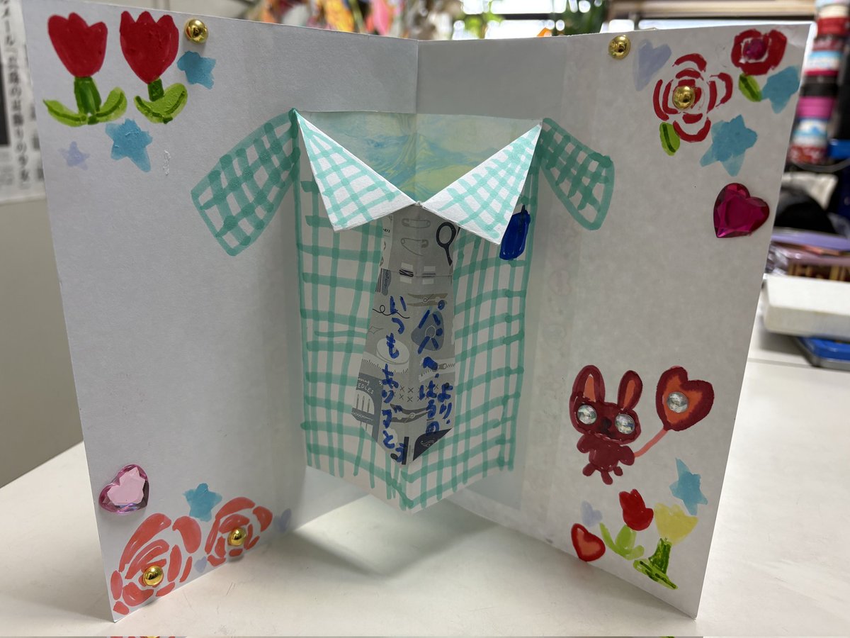 T2_j_c's tweet photo. 本日の児童画教室

父の日のカードと
梅雨☂️の作品
を制作中です

#アトリエT2児童画
#児童画 https://t.co/ZhZIRKSQ2n