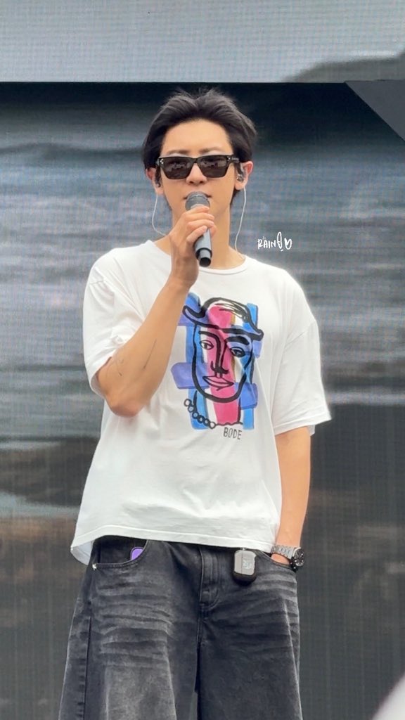 incendierrain's tweet photo. Chanyeol is so handsome 💙

#EXhOrizon_in_KL https://t.co/fcbfGB5zVb