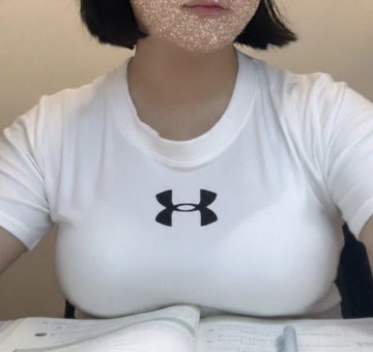 りな tweet media
