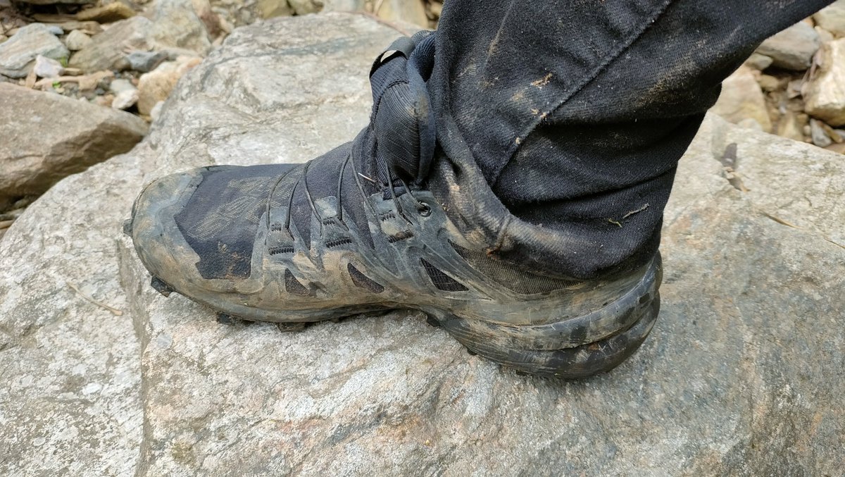 UgomekiMushi's tweet photo. 登山用かつ軽量重視でサロモンのSPEED CROSS6を買ってみたんですが、ツルツル滑りすぎて全く使い物にならないです。
くるぶしを覆わず、軽くて濡れてもグリップ効く登山靴ってありませんか… https://t.co/grA93ysQG4