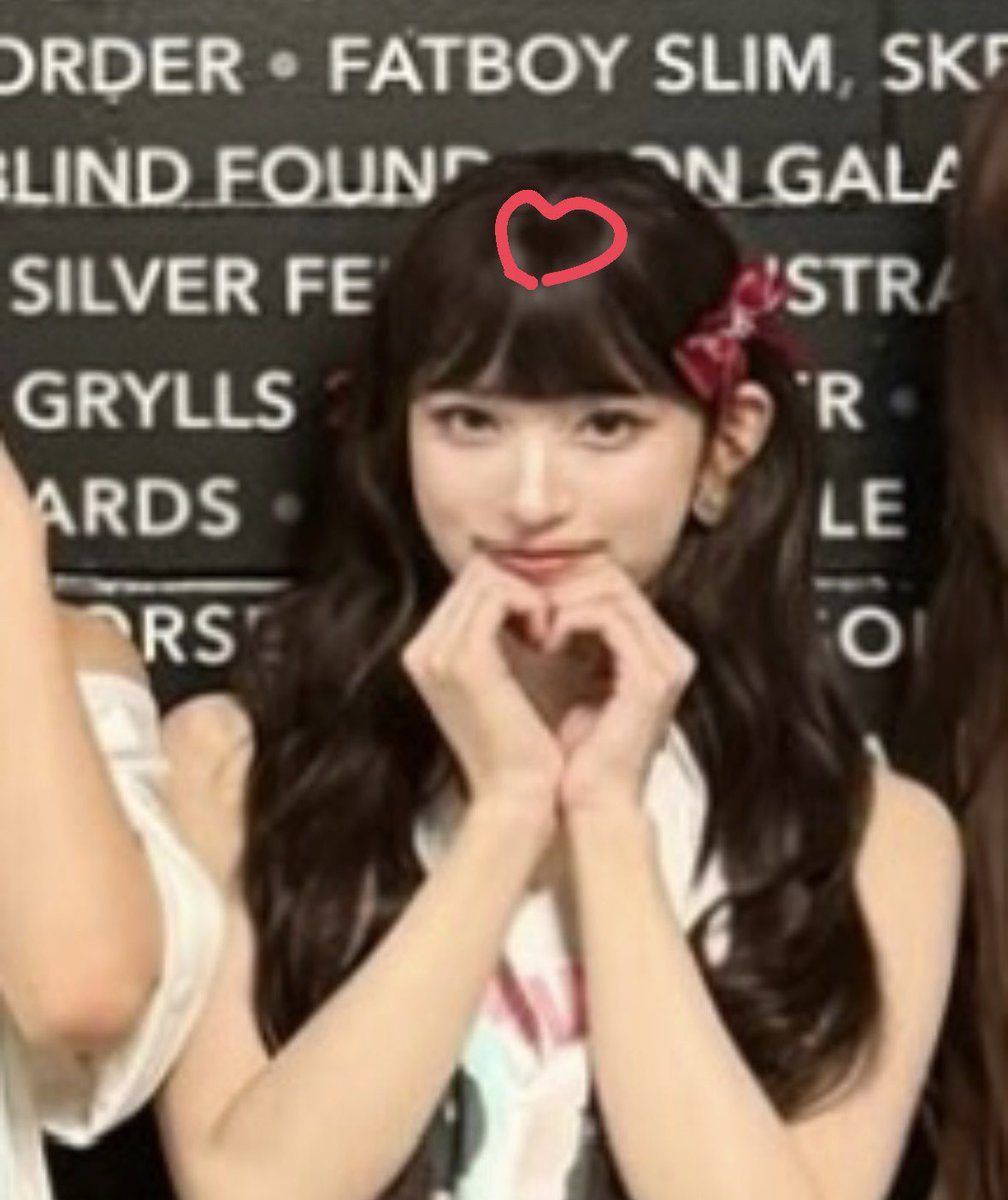 IVE_dive_leeseo's tweet photo. イソちゃんのつむじはハート型なの⁉️
それとも天使の輪がハート型になったのかな⁉️🤔
本当に可愛いんだからぁあ🥺💖 https://t.co/Qecc627svK