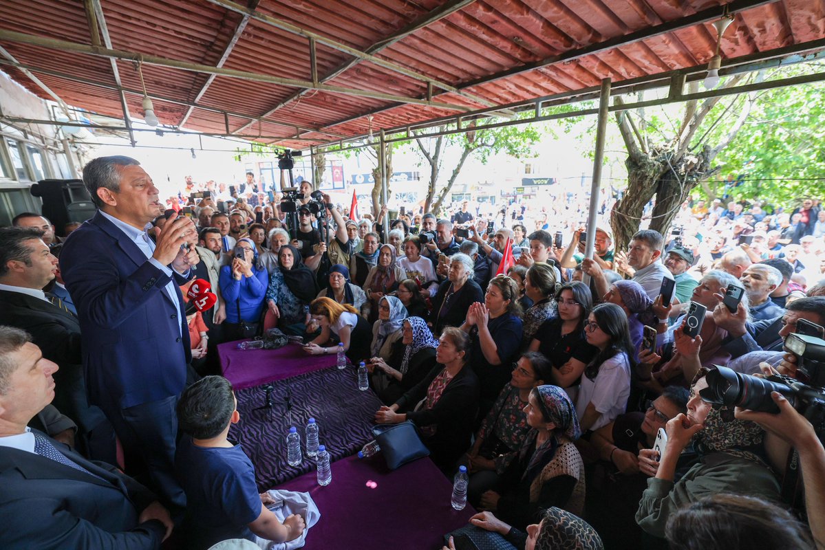 OzgurOzel_Foto's tweet photo. Cumhuriyet Halk Partisi lideri Özgür Özel, Burdur’un Çavdır ve Yeşilova İlçesinde kendisini karşılayan vatandaşlarla bir araya geldi. https://t.co/pXYVleo7bH