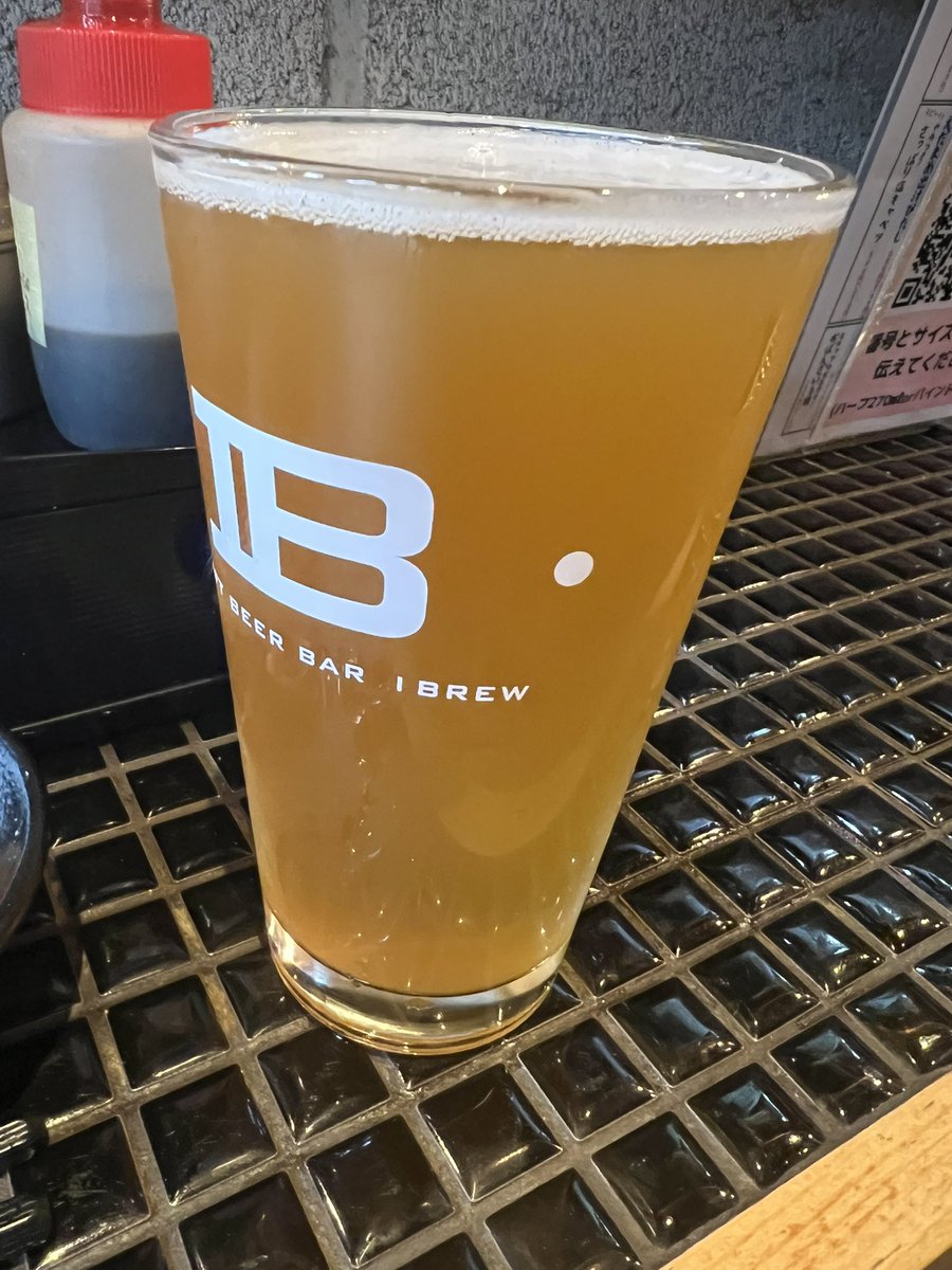 rosso_twi48's tweet photo. 本日の2杯目
御殿場高原ビール　静岡
ヴァイツェンボック
Weizen Bock  7.0%
基本はヴァイツェン、口に入れた途端のバナナ香はらしさがある。
でもそのすぐあとは香りとかすっ飛ばすくらいの勢いで甘味とほんのりとした苦味。
ヘイジーよりはスッキリした甘さ、というより方向性が違うのかも？
#ibrew https://t.co/NjU3pio7Ap