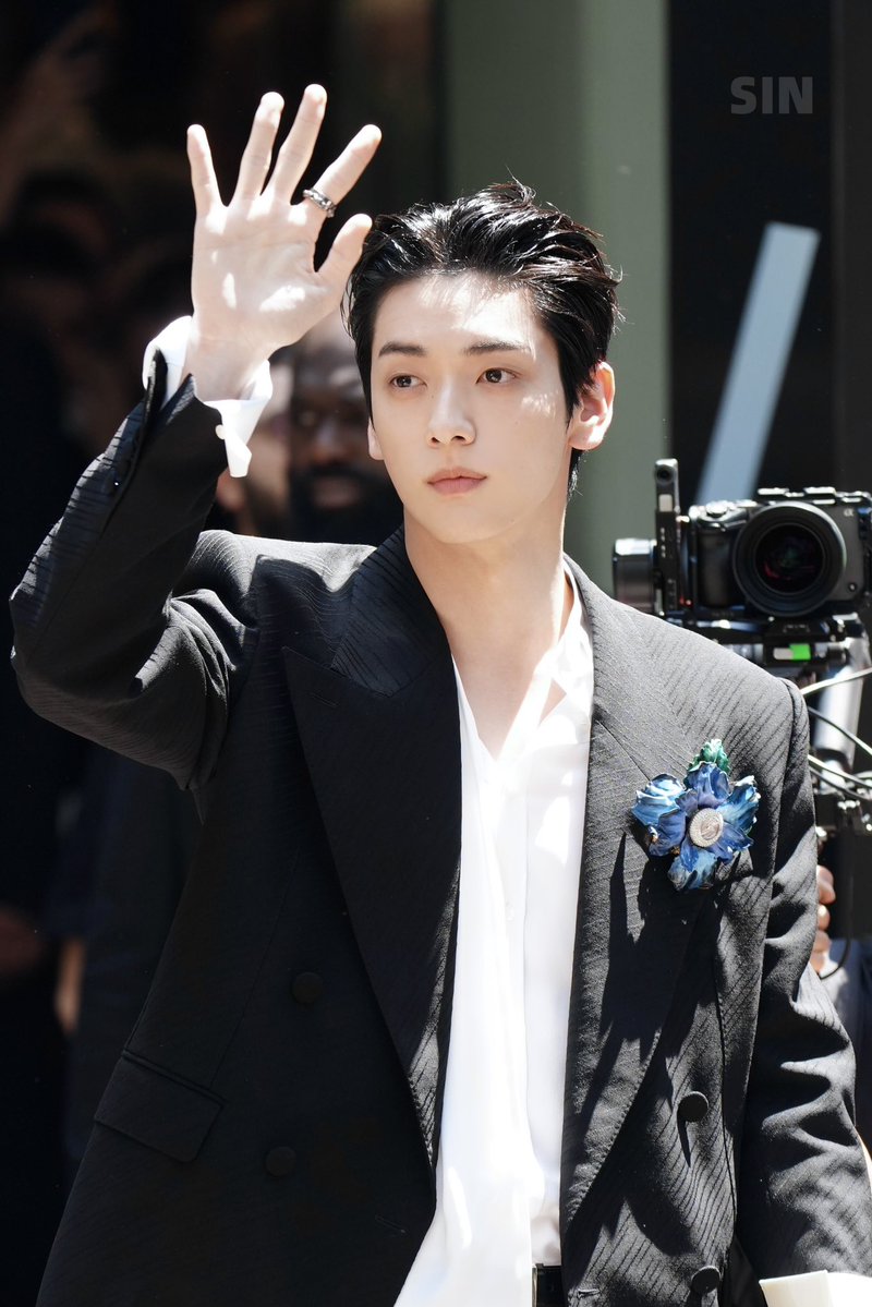 ra1sin81's tweet photo. 260620💐

#SOOBIN #수빈 #スビン
#SOOBINxDOLCEGABBANA #DolceGabbana
#SOOBIN @dolcegabbana #DGSS27 https://t.co/jI0Y3YnExb