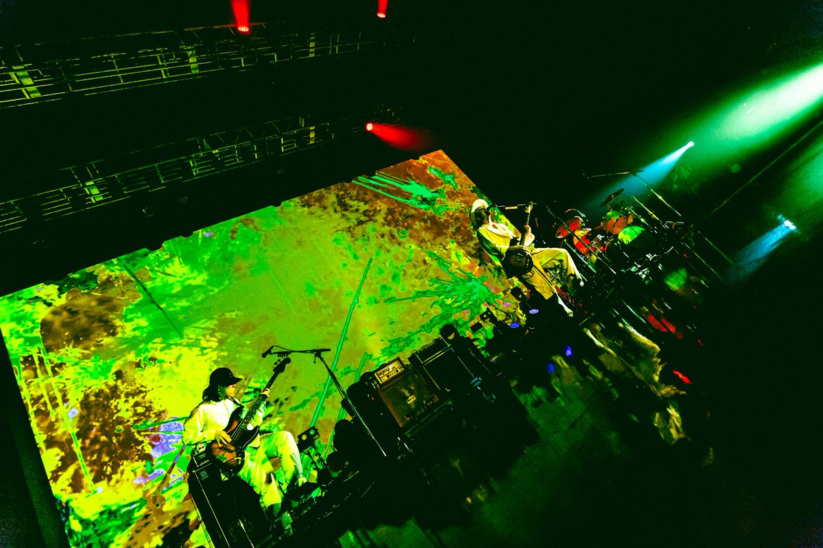 ACIDMAN_staff's tweet photo. 💫#光学ツアー 開催中！
「光学」全曲初披露ライブ東京公演より、「白と黒」のショート動画公開！

YouTube
https://t.co/FBTCnxtsM1

TikTok
https://t.co/uhAmrUovoU

Instagram
https://t.co/fiMnKVYowj https://t.co/sNImNgCOeN