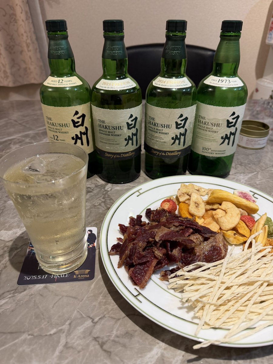 Shuuu819's tweet photo. やっと家でお酒が飲めるーーーー\(//∇//)\
1週間お疲れおれ(*≧∀≦*)
#単独晩酌倶楽部
#白州だらけ https://t.co/dBG8ICKLcK