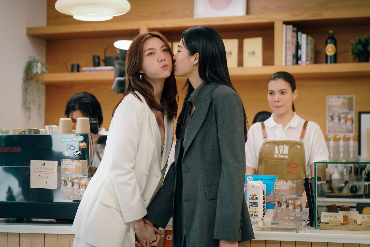 LingOrmTagTrend's tweet photo. จุ้บบูสสสสสสสสสา

LINGORM ILF EP1 
#วาดฝันวันวิวาห์EP1 
#LingOrm #หลิงออม‌ https://t.co/WsO7LtMmwK