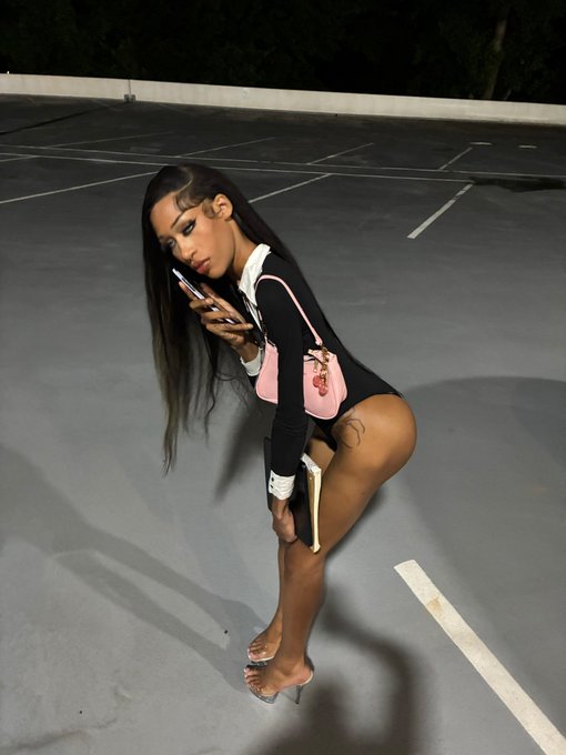 𝘢𝘺𝘴𝘪𝘢𝘯 ⋆⭒˚.⋆ - 2 pic. That’s AYSIAN too you 🤤💕 https://t.co/Cf4QtfXaEZ