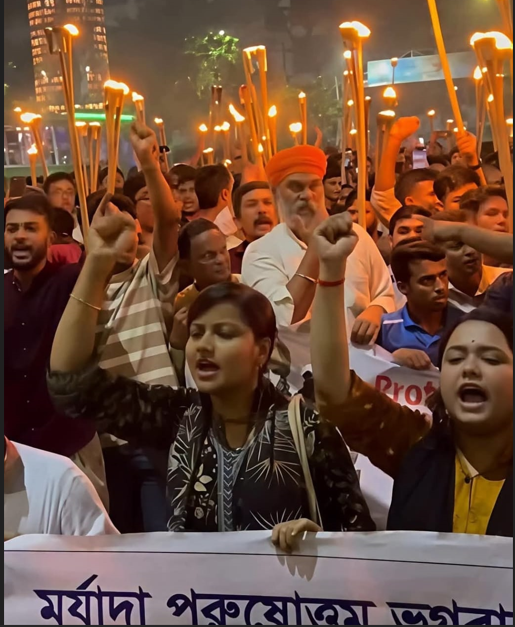 VladAdiReturns's tweet photo. Bangladesh’s Hindus Risk Their Lives for Dharma and Dignity While Their Self-Proclaimed Defenders Remain Silent

(Full report at end) 
Bangladesh is currently witnessing the largest series of protests by religious minority Hindus since October 2024 against a backdrop of growing https://t.co/5siJD3z9yU