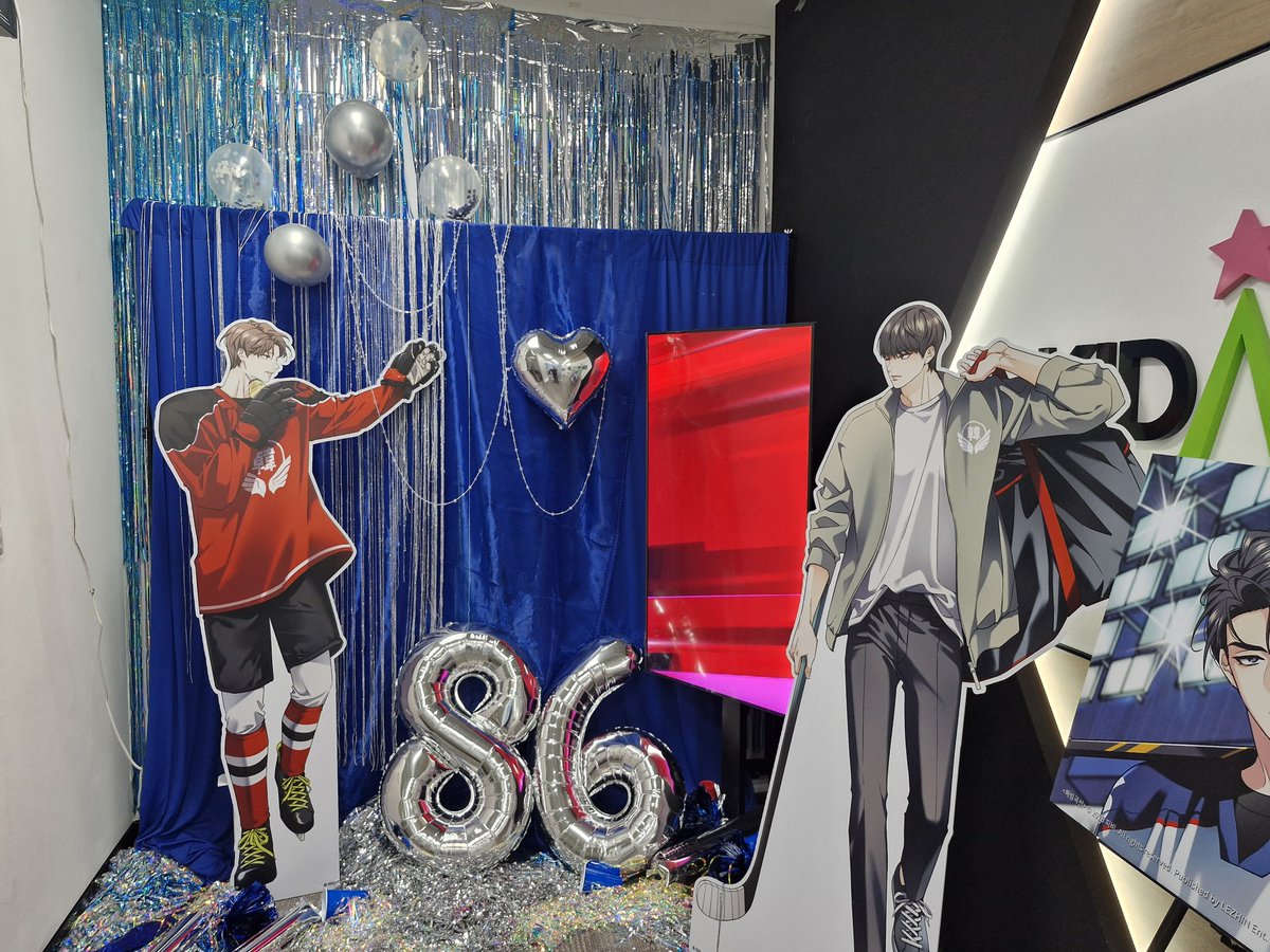 KrisadaA3's tweet photo. รีวิวงาน melting point

ไปมาแล้วกลับมาแล้ว-
งานจัดได้น่ารักมาก ชอบแสตนดี้อึนซาน อีอันตัวใหญ่สุบๆ แต่อยากให้จัดอีอันกับพี่อึนซานอยู่ใกล้ๆกันแบบพี่อึนซานลูบหัวอีอันงี้-

#MeltingPoint 
#MeltingPoint_Intermission
#MeltingPoint_Offlineevent
#JMEESHOPTH #LEZHINTH https://t.co/aj5lBGiGMO