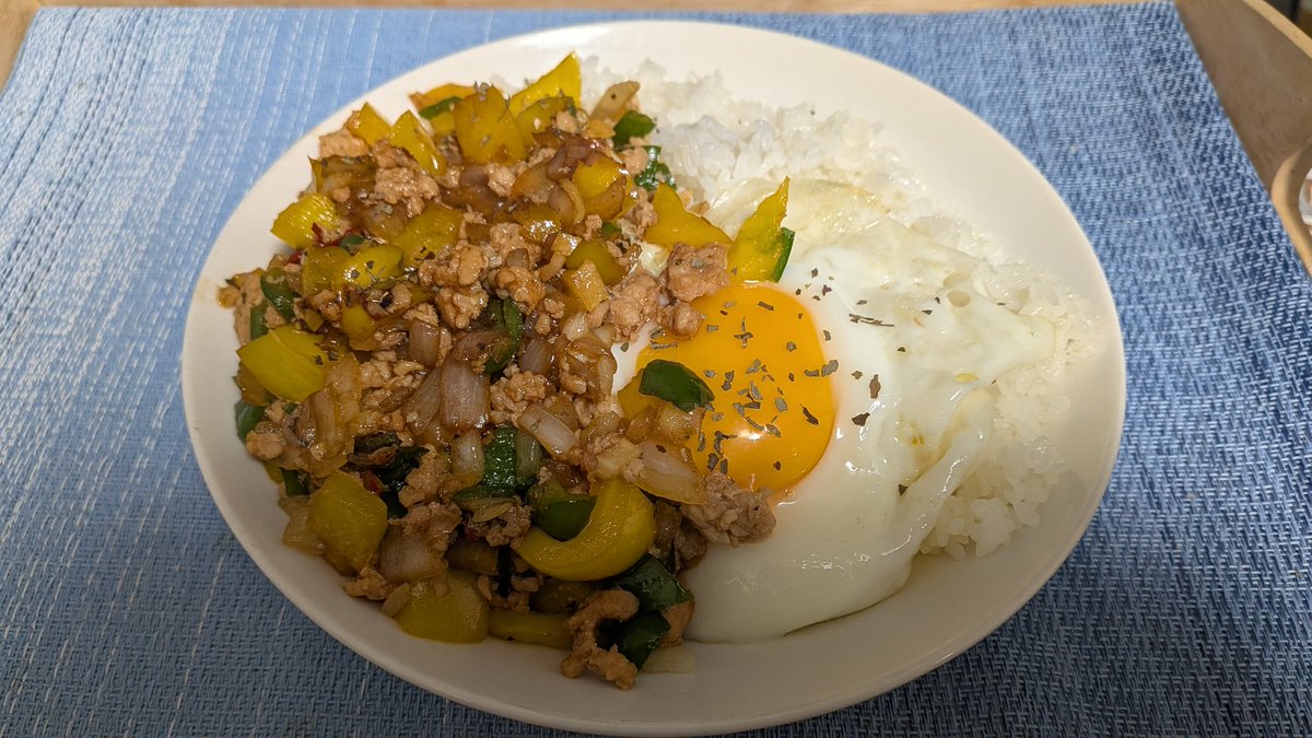 _reso_kitchen's tweet photo. ガパオライス https://t.co/uxvsHsT2Ok