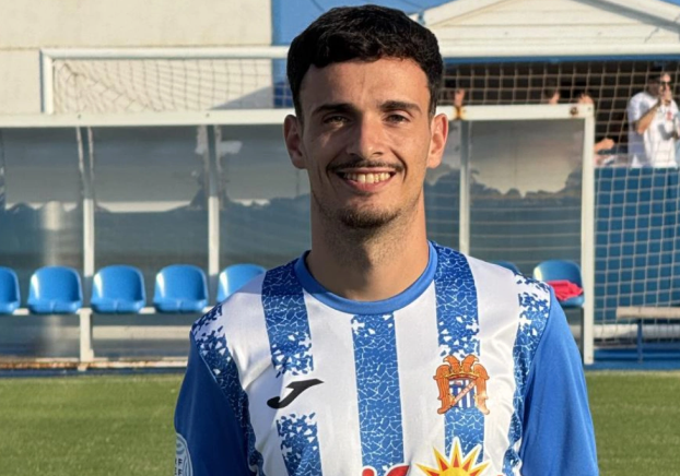 Nacional10x's tweet photo. 2º RFEF - Mercado de fichajes

Javi Pedrosa (Águilas FC) y Ayala (UD Melilla) son viejos anhelos de un CD Cieza que abordaría ambas contrataciones.

El atacante coincidió con Campos en La Unión, mientras que el centrocampista siempre ha generado interés en la Arboleja https://t.co/RTtLTWJORJ