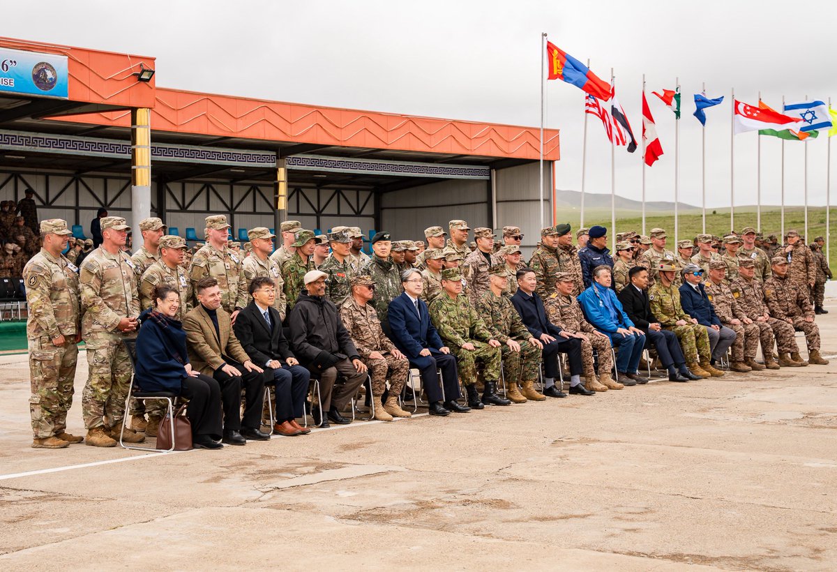 UKinMongolia's tweet photo. Их Британи Улсын зүгээс энэ жил 20 жилийн ойгоо тэмдэглэж буй Монгол Улсын “Хааны эрэлд” олон улсын хамтарсан энхийг дэмжих ажиллагааны сургуулилтыг дэмжин оролцож байгаадаа өндөр ач холбогдол өгч байна. https://t.co/TNIe2MnbjB