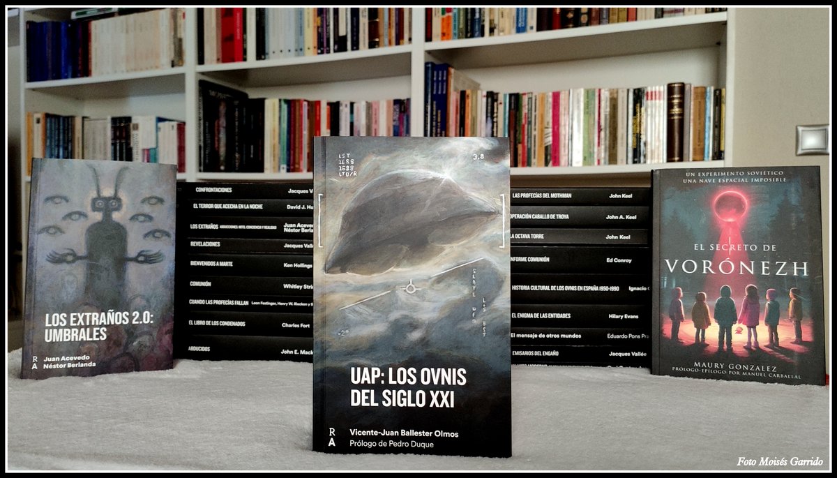paradigmasXXI's tweet photo. ¡Se acumula la buena lectura! Ayer recibimos de .@RAnomalas tres obras recientes. Serán devoradas como bien merecen. Comenzaré con el libro de Ballester Olmos, ya que tenía muchas ganas de leerlo. 
Pablo Vergel sigue publicando ensayos de calidad. Así que ya saben: ¡A por ellos! https://t.co/0OEcTBFNfY