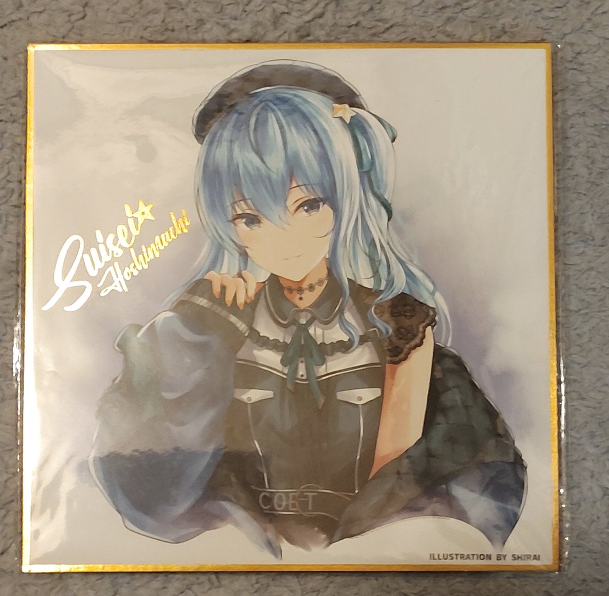 Oracionseisu's tweet photo. 本日、 @ringororu25 @vimdyz  @GFReDiveFGO さん達と
@doumichisan さんにお邪魔しました！
店内にはhololive関連のポスター等が多く展示されており、fes expo2026のIllustrationsを読ませていただけたり、一人一つhololiveグッズをお持ち帰らせて頂けました！(色��)
皆さん是非行ってみてください！ https://t.co/HVzDpkj4w1