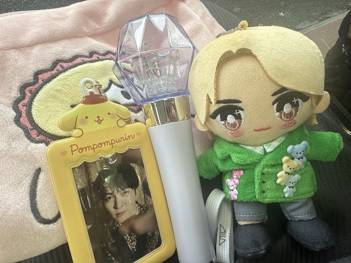 ai82500's tweet photo. 🍼のファンミ参戦してきました💛
3月ぶりの🍼、、めちゃくちゃかっこよかったし楽しかった☺️
🍼好きになった頃によく聴いてた大好きな曲も聴けてHappy☺️
トレカ推し自引き出来たのも最高💛

ありがとう☺️ https://t.co/bE3bkY61XC