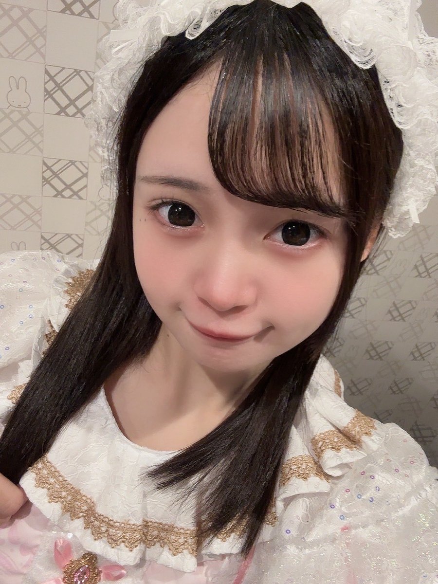 kurea_pdns's tweet photo. 🩷ありがとうございます🩷

1本目（#SOUNDNOTE 秋葉原 ）さんありがとうございました！💖

会いに来てくれたの本当に嬉しすぎたよ！🥺ありがとう！！めっちゃ汗かいた！笑楽しかったよ！

ヘッドドレスつけた！🤍🎀可愛い

次のライブは明日！主催ライブです！🌟
#アイドル #プリねむ https://t.co/267KDrxwKx