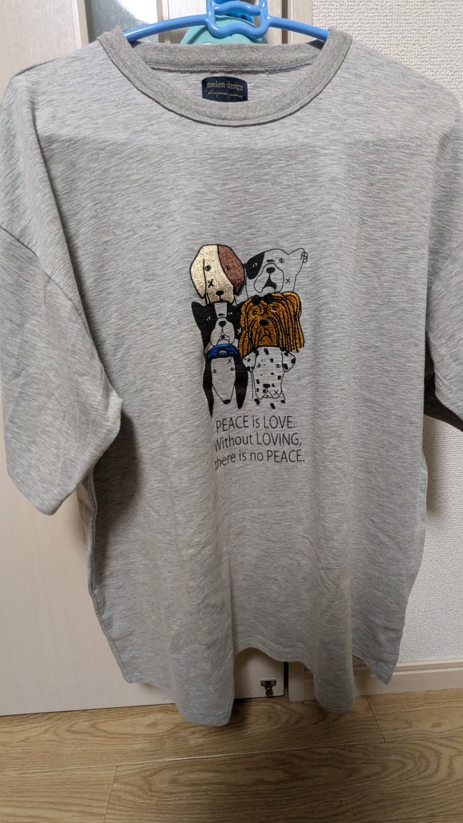 chebymgc's tweet photo. こういう感じのTシャツ、久しぶりに買ったかも？
みんなかわいい🐕️ https://t.co/RA5ExWGSMt