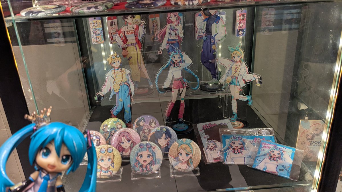 oznetworld's tweet photo. カラオケの鉄人の初音ミクコラボルーム(池袋)にやって来ました〜!!!(*°∀°)=3

うおおおおお〜!!!((o(*>ω<*)o))
みくぅぅぅぅ〜!!!((o(*>ω<*)o))

前回行った秋葉原(https://t.co/pqW4ku798t)よりはちょっと暗めのお部屋

🎤🎤🎤🎤🎤🎤🎤🎤🎤
#初音ミク
#カラオケの鉄人 https://t.co/Y9jAcdmlXw