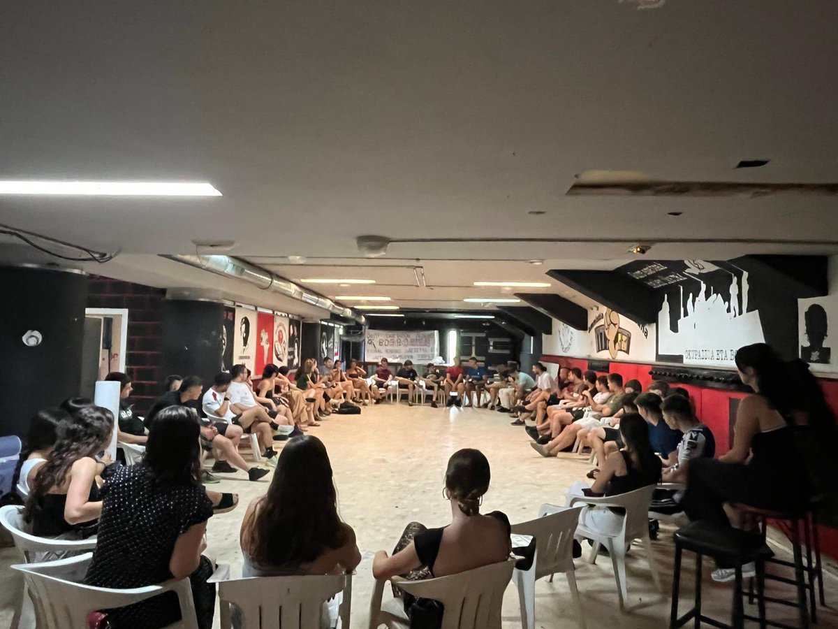 Kontrakantxag's tweet photo. Pozgarria da hainbeste gazte elkartzea festen antolakuntzan!
 
Mila esker gerturatu zareten gazte guztioi! Denon indarrak batuz soilik lortuko baitugu. Batu Gazte Asanbladara, batu antolakuntzara💪💥 https://t.co/CbQvhyQl3V