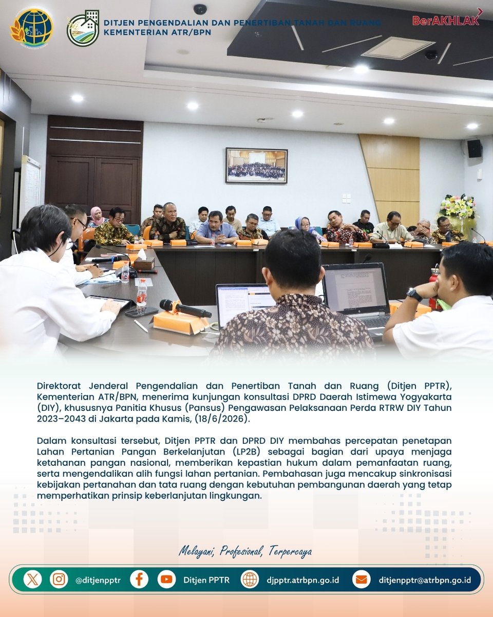 ditjenpptr's tweet photo. Ditjen PPTR terima konsultasi Pansus Pengawasan Perda DIY No 10 Tahun 2023 tentang RTRW DIY 2023–2043. Pembahasan mencakup percepatan penetapan LP2B, pengendalian alih fungsi lahan, serta sinkronisasi kebijakan pertanahan dan tata ruang untuk mendukung pembangunan berkelanjutan. https://t.co/ZVAOEbusnq