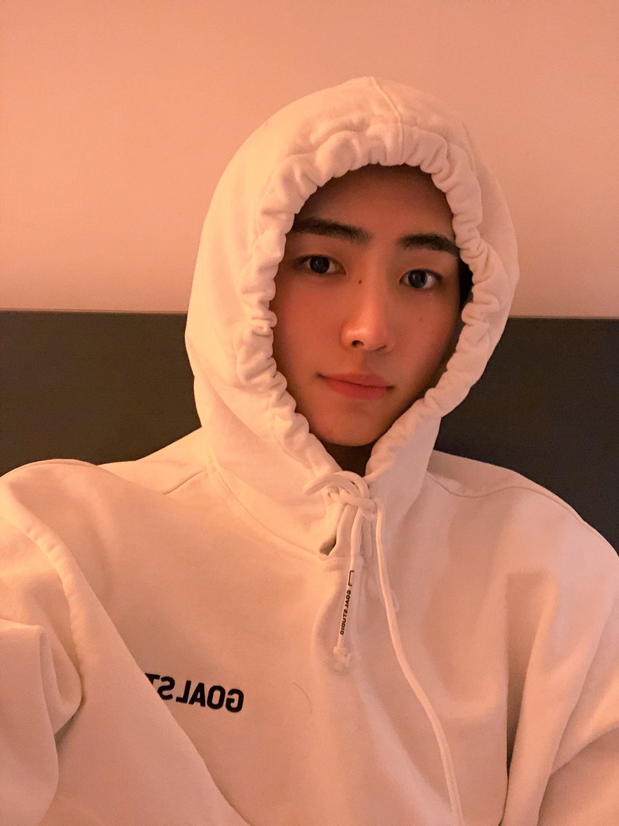 penghonie's tweet photo. #BackTo2020 https://t.co/YXKHiNqBNu