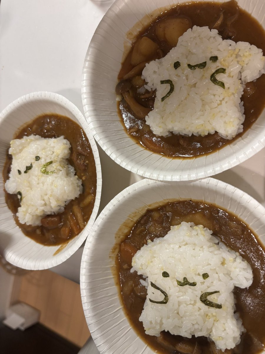syum_5555's tweet photo. お泊まり会

長女のクラスメイトが
"うちの家はお泊まりが出来る家"
と認定していて
お客が絶えない😂
今日は隣の席の
いつも助けてくれる保育園からのお友達

さあ、頼むから
ゲームを終えて
ハヤシライスを食べておくれ
ぽむぽむプリン召喚🍮

＃難聴児育児
＃人工内耳装用児 https://t.co/utddtZUjMW