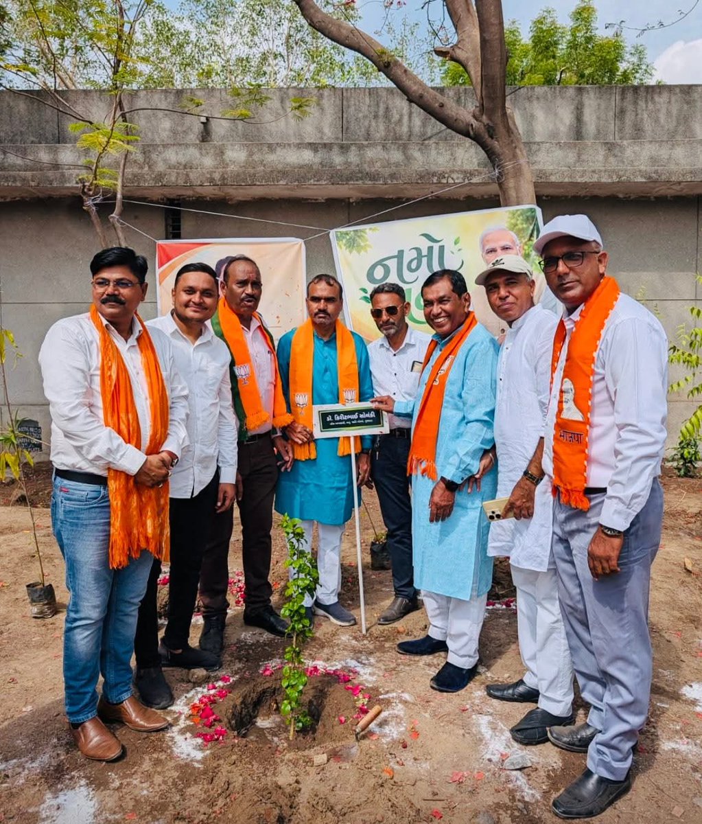 drkiritpsolanki's tweet photo. "पृथ्वी पर जन्म लिया है, तो जन्मदिवस पर उसे धन्यवाद भी देना चाहिए"
मैंने अपने जन्मदिवस पर 1111 वृक्ष लगाकर धरती माँ के प्रति कृतज्ञता व्यक्त करने का संकल्प लिया है। 🌱🌳🙏
#saveenvironment #GreenIndia https://t.co/soWa4nSTD0