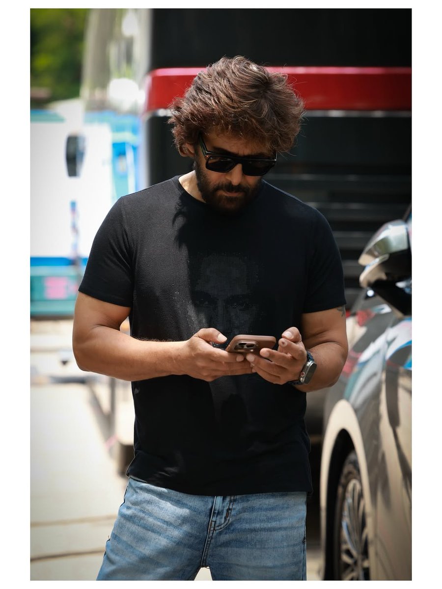 chiyaanCVF's tweet photo. @chiyaan @sooriaruna @Kalaiazhagan15 @proyuvraaj Swaggerrr 😎🔥 https://t.co/55ttHE3FM6