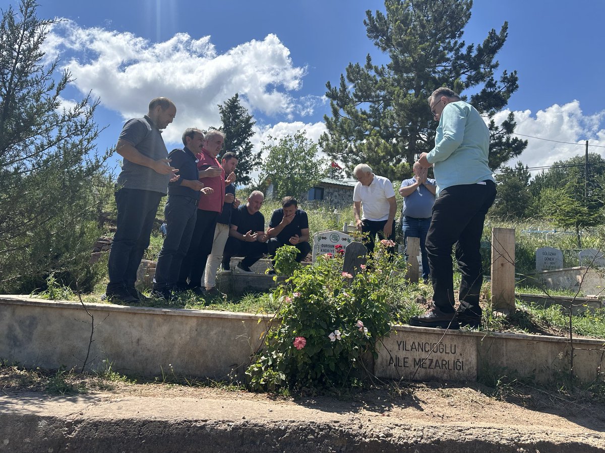 tatliikenan's tweet photo. Şebinkarahisar'a uzun yıllar emek vermiş ve iz bırakmış bir belediye başkanı olan Şahin Yılancı'yı saygı ve rahmetle anıyorum.
Sevenlerine ve Şebinkarahisar halkına bir kez daha başsağlığı dilerim. Ruhu şad olsun. https://t.co/cQ8i9LjuZk