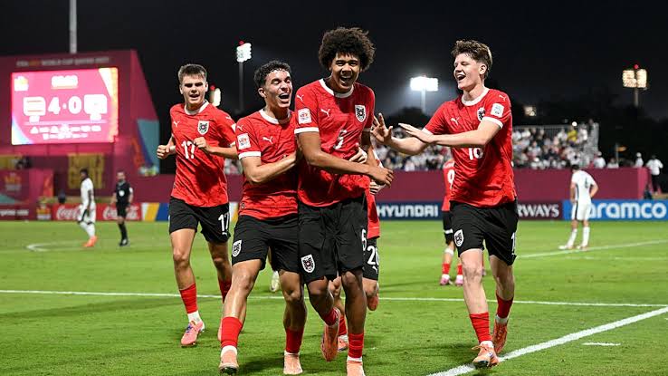 coral_xch's tweet photo. Will Argentina continue their march through Group J, or can Austria shake up the standings?

Does Argentina win, does it end as a DRAW  or does Austria win?  

Predict the outcome: https://t.co/6Lb9b0gvEa

USE CODE: M33NPB