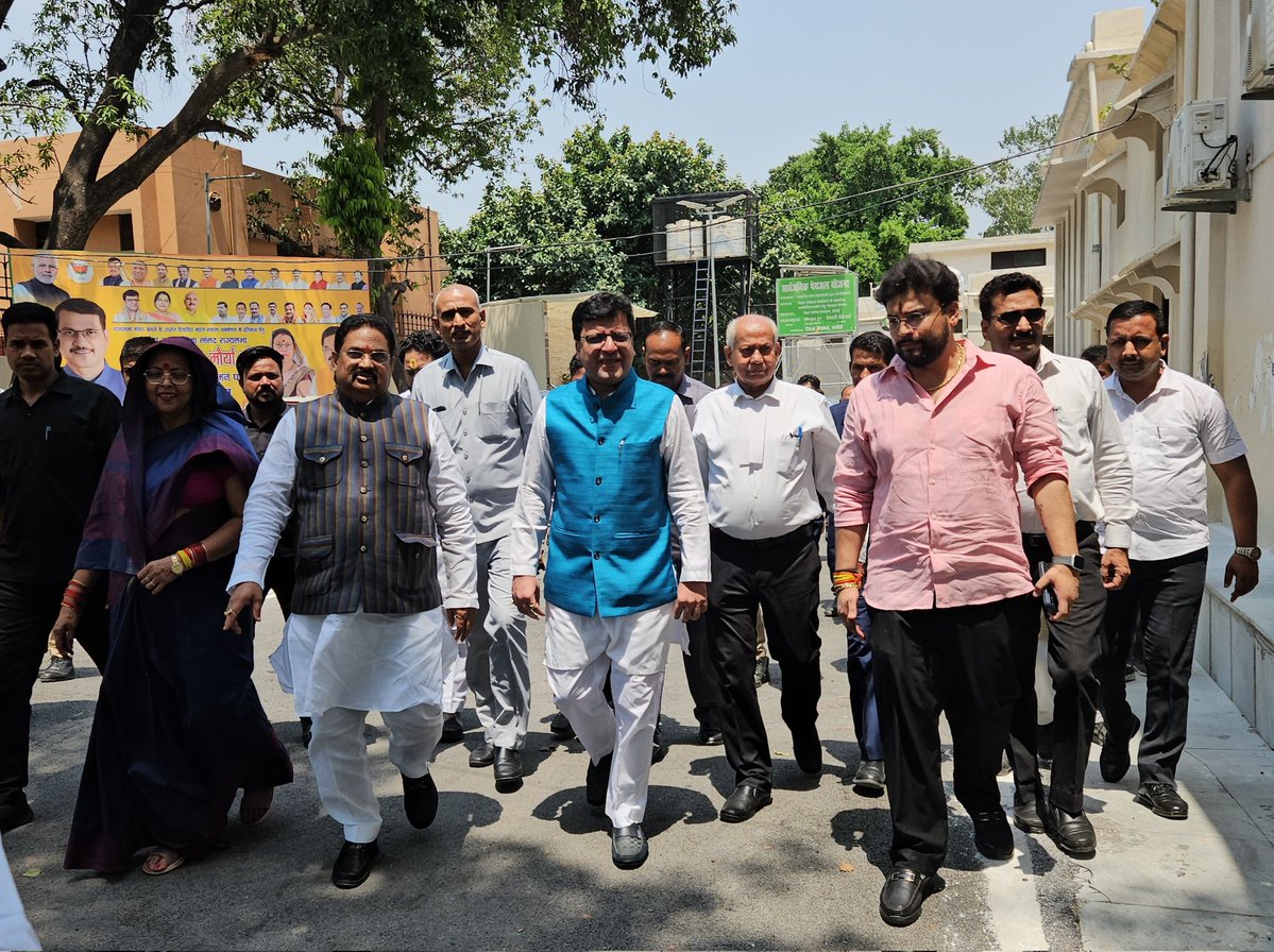 Premapkverma's tweet photo. मा.प्रधानमंत्री श्री नरेंद्र मोदी जी के नेतृत्व मे केन्द्र सरकार के 12 वर्ष पूर्ण होने के उपलक्ष्य मे आज मा.राज्यमंत्री श्री नितिन अग्रवाल जी की उपस्थिति मे जिला पंचायत परिसर हरदोई मे आयोजित सामूहिक स्वच्छता कार्यक्रम मे सहभागिता की। #12YearsOfSeva #SwachhBharat #SwachhtaHiSeva https://t.co/ryw5BhtPwe