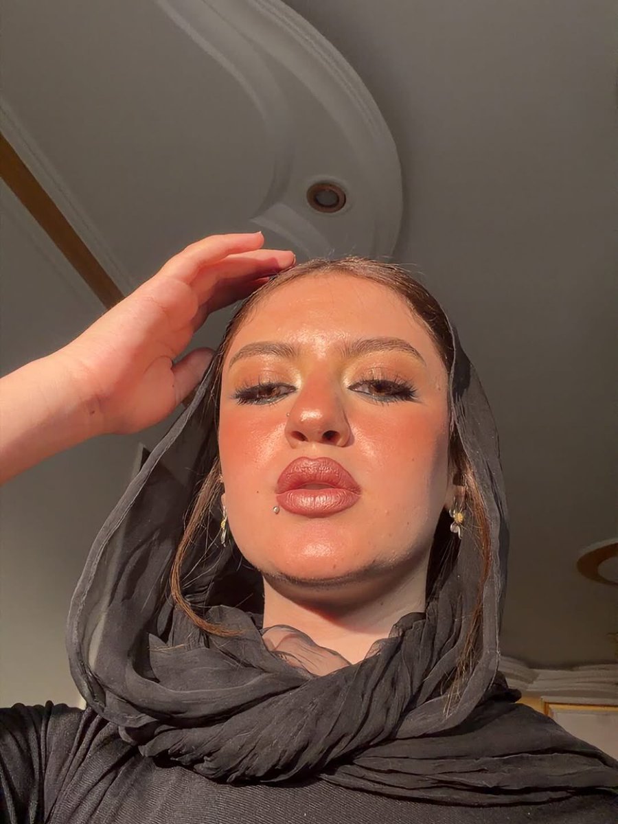 NPiergiorgi's tweet photo. طب بذمتك ازاي تبقى دي أختك وعاوز تبقى راجل يا حيليتها😈قدامي على الخاص ولا كلمة وحمل التطبيق من هنا👈👈 https://t.co/i8gNzWPls4 https://t.co/BSXe7ZNIp4