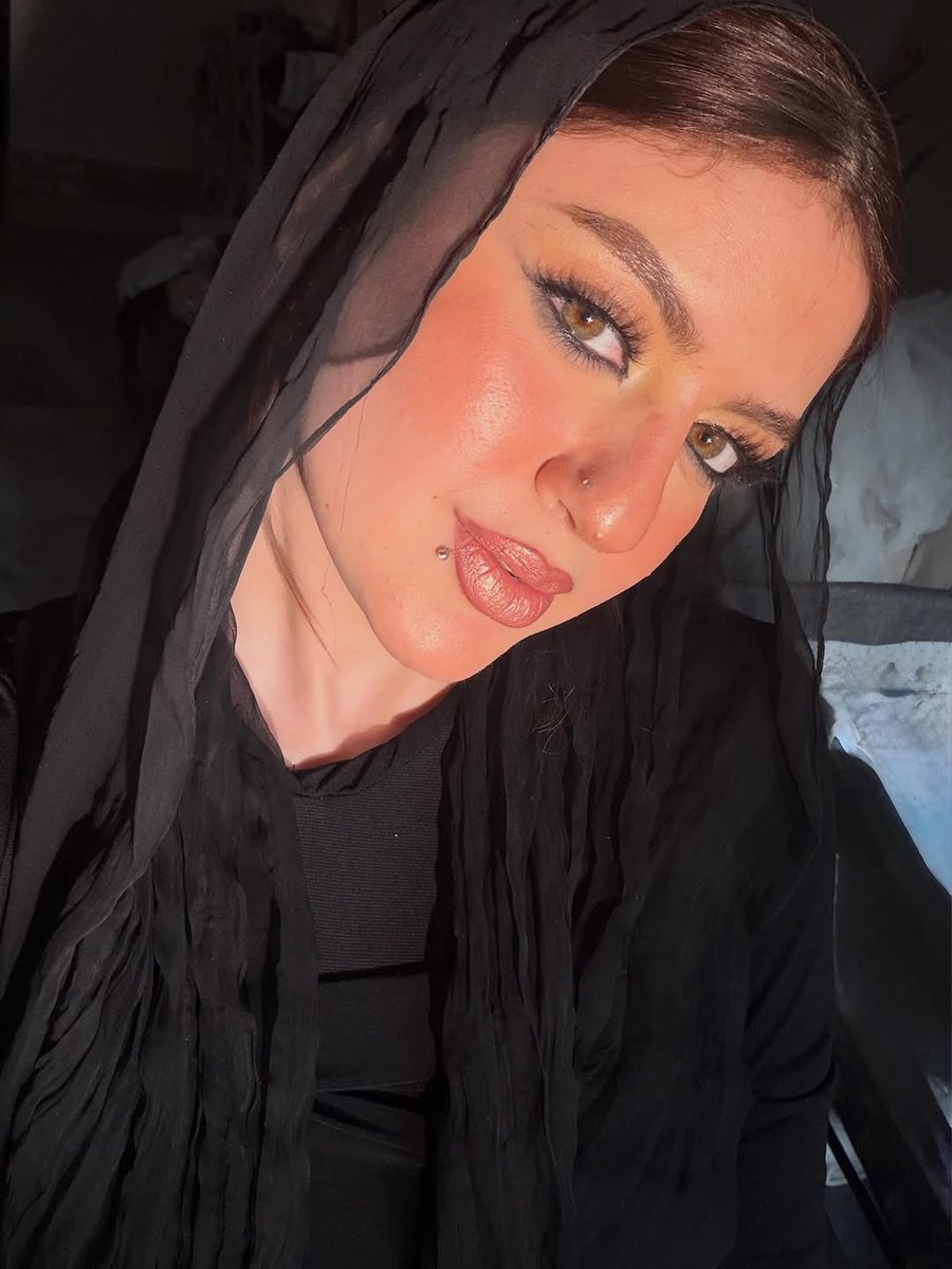 NPiergiorgi's tweet photo. طب بذمتك ازاي تبقى دي أختك وعاوز تبقى راجل يا حيليتها😈قدامي على الخاص ولا كلمة وحمل التطبيق من هنا👈👈 https://t.co/i8gNzWPls4 https://t.co/BSXe7ZNIp4