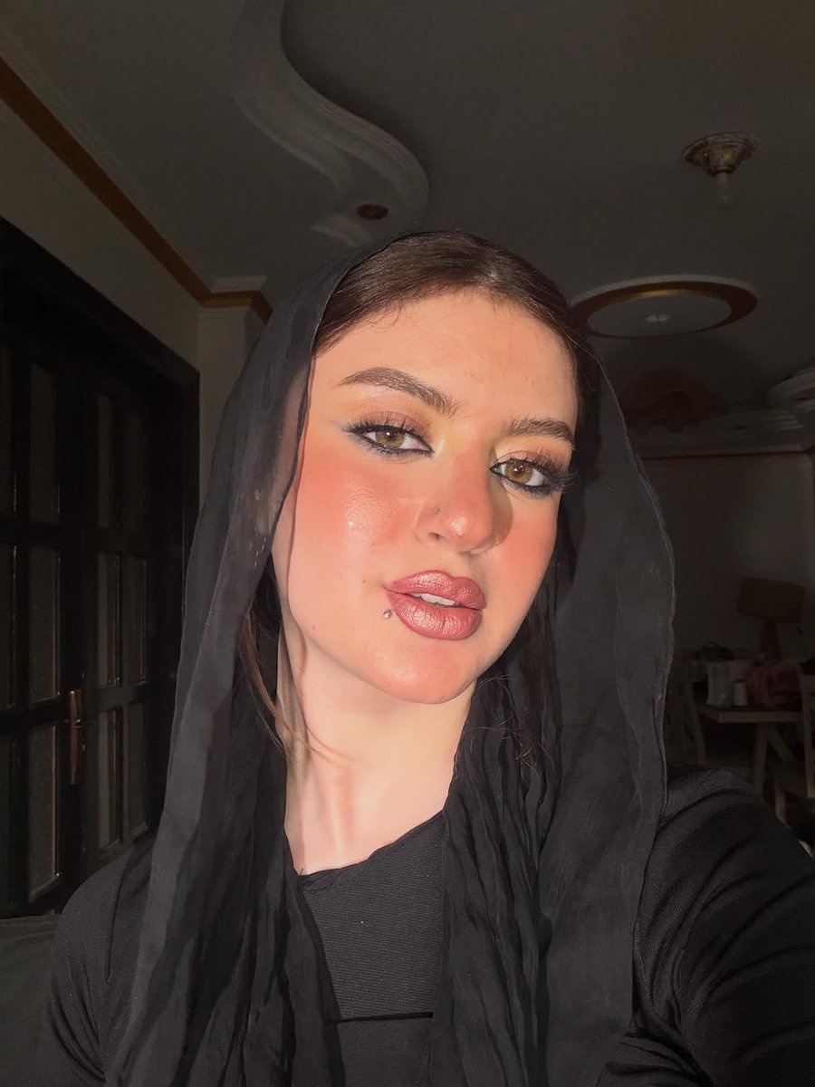 NPiergiorgi's tweet photo. طب بذمتك ازاي تبقى دي أختك وعاوز تبقى راجل يا حيليتها😈قدامي على الخاص ولا كلمة وحمل التطبيق من هنا👈👈 https://t.co/i8gNzWPls4 https://t.co/BSXe7ZNIp4