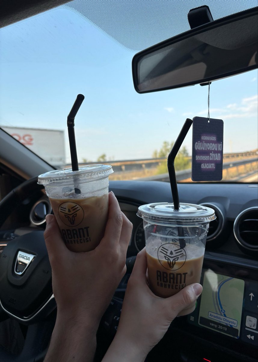 hamideoran's tweet photo. Ve benim gittiğim yollar,
Hep senin gözlerinin içine doğru... https://t.co/4rEB3clzpp